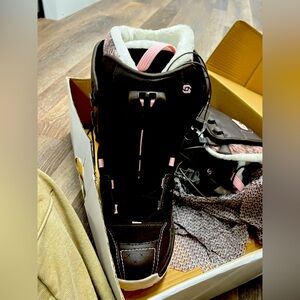 BNIB Solomon Snowboard DiVa FUSION Boots.